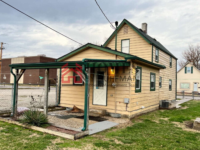 1114 N Elliott St in Evansville, IN - Building Photo - Building Photo