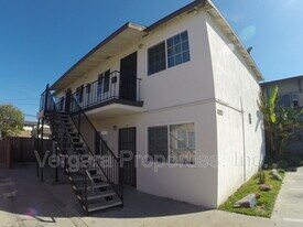 1083 E 7th St in Long Beach, CA - Building Photo