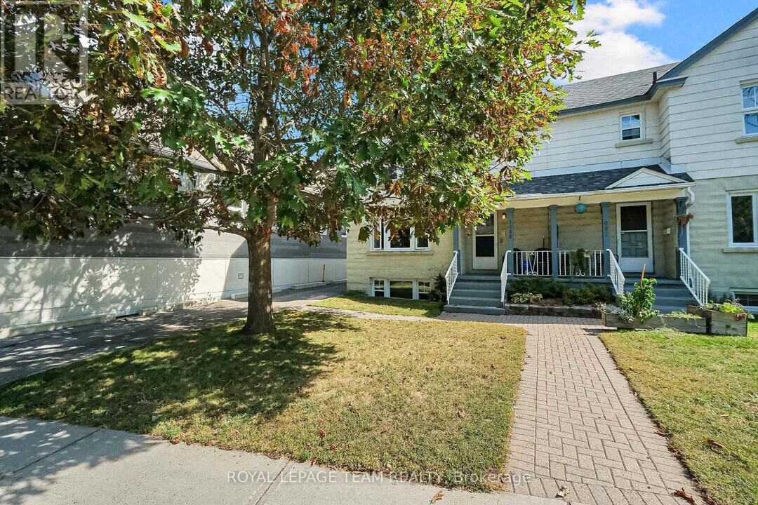 1089 N River Rd in Ottawa, ON - Building Photo