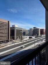 1211 S Eads St, Unit 804 in Arlington, VA - Building Photo - Building Photo