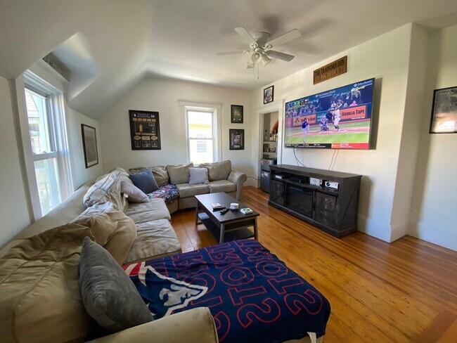 property at 8 Trafford St