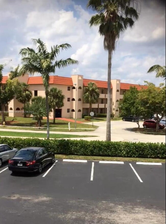 property at 3000 Sunrise Lakes Dr W