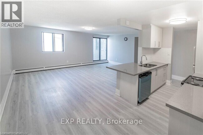 4422 Huron St in Niagara Falls, ON - Building Photo - Building Photo