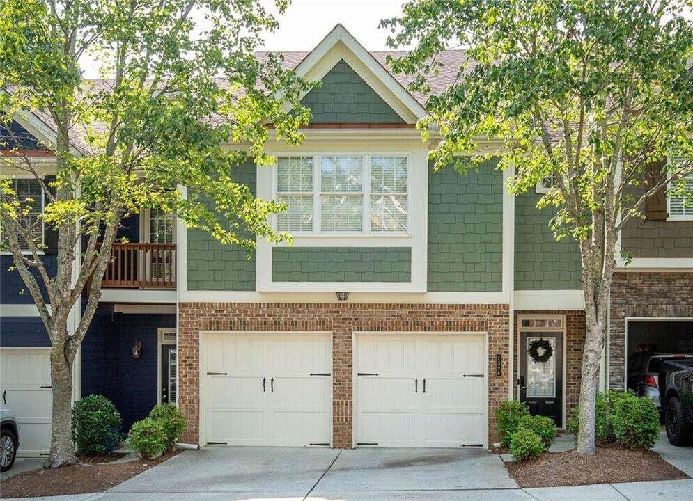 2396 Meadow Falls Ln in Duluth, GA - Building Photo