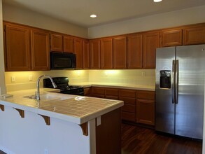 645 Sumner Way in Oceanside, CA - Building Photo - Building Photo