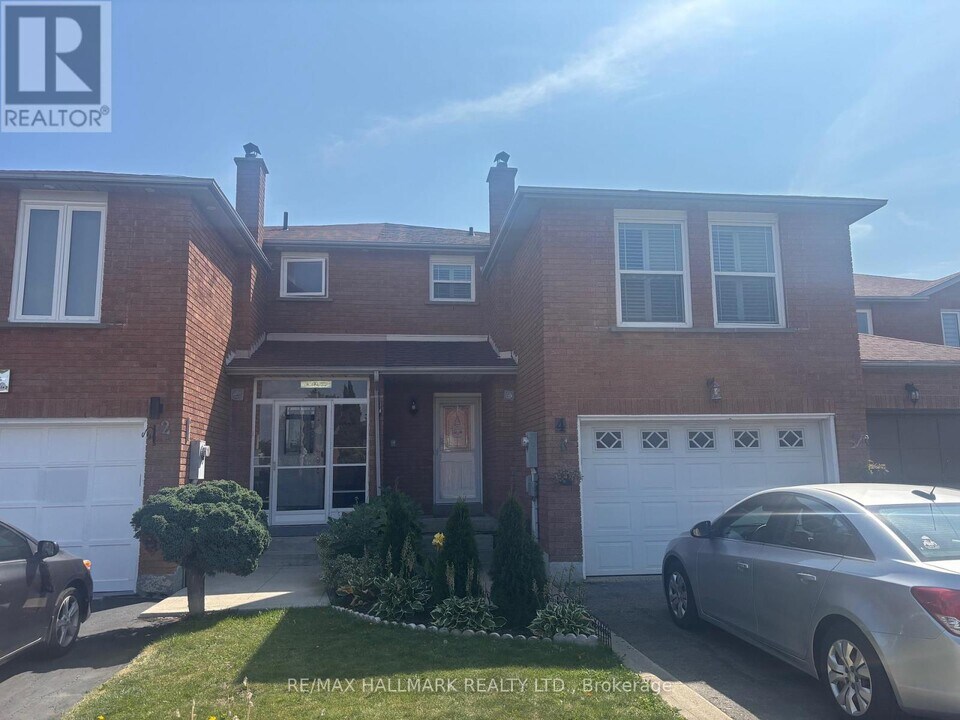 4 Cutters Crescent in Brampton, ON - Building Photo
