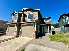 2103 Yellowstone St in Ellensburg, WA - Building Photo - Building Photo