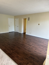 6131 Coldwater Canyon Ave in North Hollywood, CA - Foto de edificio - Building Photo
