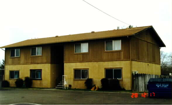 417 E Sutter St in Manteca, CA - Building Photo