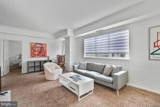 1211 S Eads St in Arlington, VA - Building Photo - Building Photo