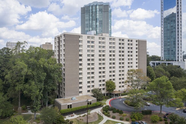 Cathedral Towers in Atlanta, GA - Foto de edificio - Primary Photo