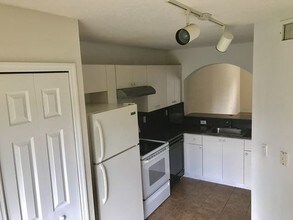2921 SE 12th Rd-Unit -105 in Homestead, FL - Building Photo - Building Photo