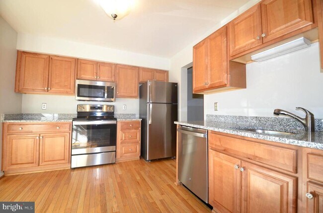 5676 Ridge View Dr in Alexandria, VA - Building Photo - Building Photo