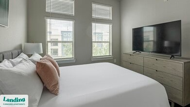 18101 Point Lookout Dr, Unit 421 in Houston, TX - Foto de edificio - Building Photo