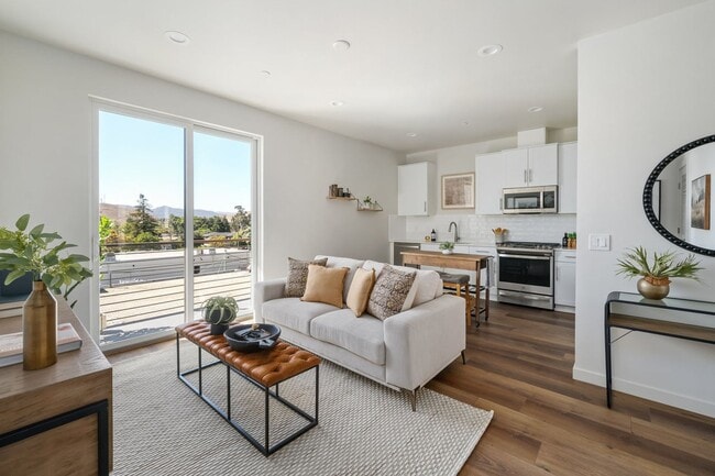 2355 Victoria Ave in San Luis Obispo, CA - Building Photo - Building Photo