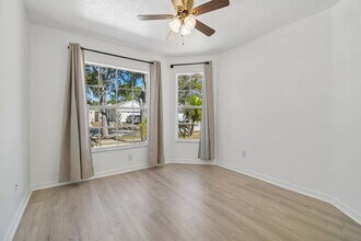 7527 Oxford Garden Cir in Apollo Beach, FL - Building Photo - Building Photo