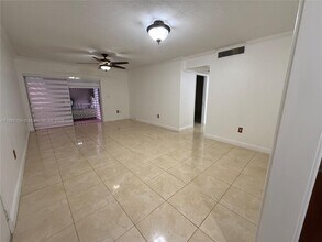 1560 W 46th St in Hialeah, FL - Building Photo - Building Photo