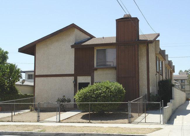 427 S Monterey St in Alhambra, CA - Foto de edificio - Building Photo