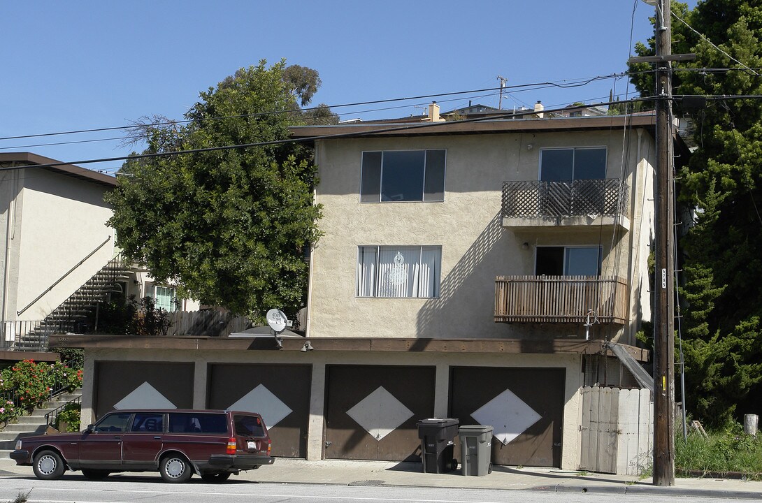 16850-16852 Foothill Blvd in San Leandro, CA - Building Photo