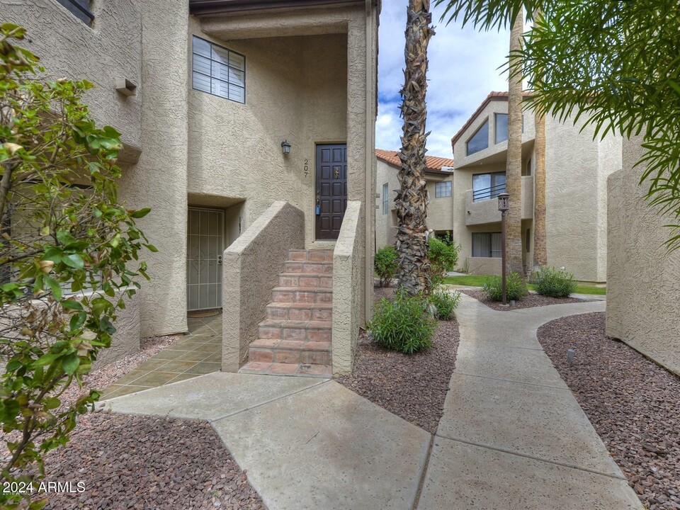 10301 N 70th St in Paradise Valley, AZ - Building Photo