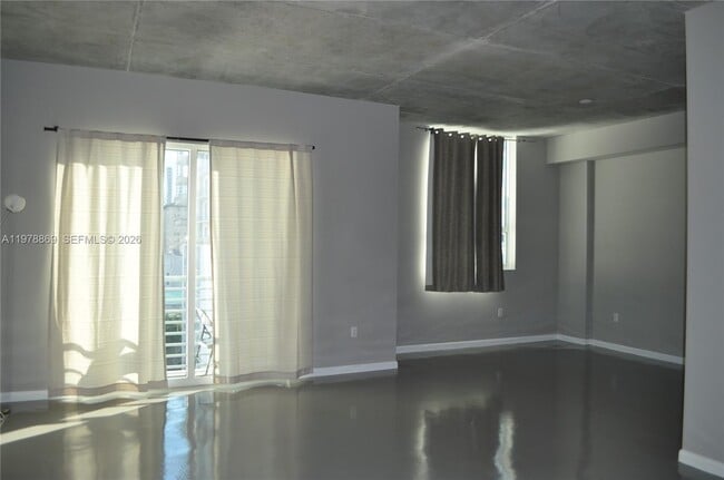 234 NE 3rd St, Unit 908 in Miami, FL - Building Photo - Building Photo
