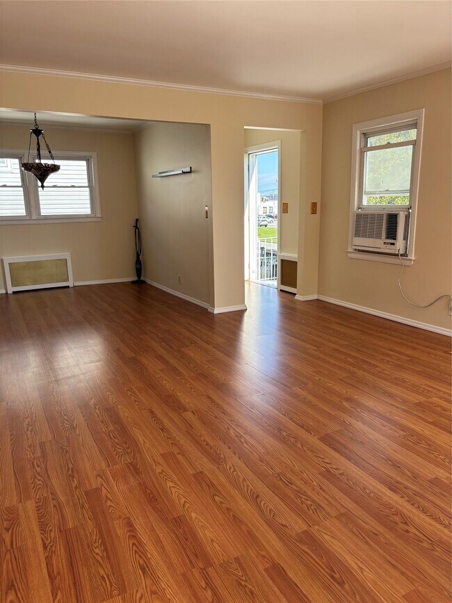 627 W Park Ave in Long Beach, NY - Building Photo - Building Photo