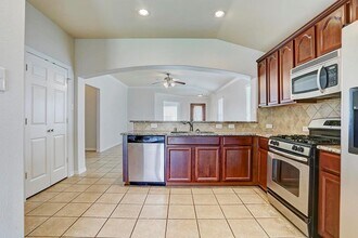 13011 Trail Manor Dr in Pearland, TX - Foto de edificio - Building Photo