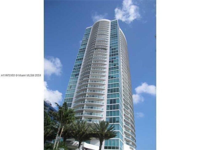 2101 Brickell Ave, Unit 511 in Miami, FL - Foto de edificio - Building Photo