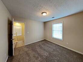 1217 Everwood Dr SW in Marietta, GA - Building Photo