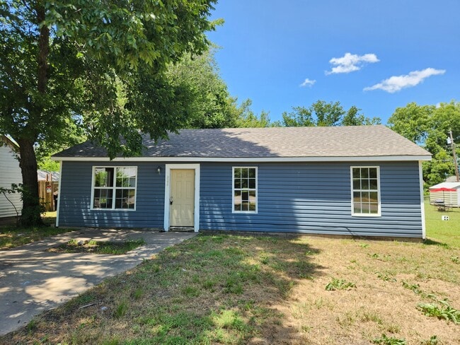property at 522 W 2nd St