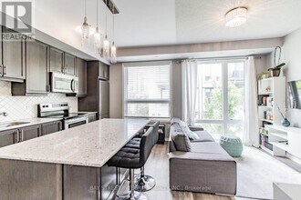 32 Fieldway Rd in Toronto, ON - Building Photo - Building Photo