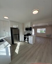 1435 E Maple St, Unit i in Glendale, CA - Building Photo - Building Photo