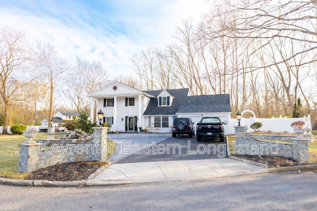 30 Dumond Pl in Coram, NY - Building Photo - Building Photo