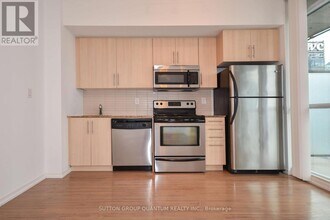 65 Bremner Blvd in Toronto, ON - Building Photo - Building Photo