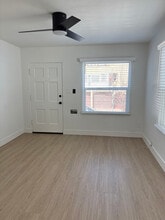 1711 Glenwood Dr, Unit 11 in San Diego, CA - Building Photo - Building Photo