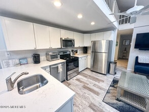 170 1st Ave in Manasquan, NJ - Building Photo - Building Photo