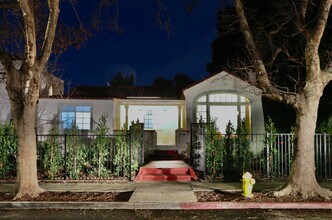 859 N Mansfield Ave, Unit 6900 1/2 Willoughby in Los Angeles, CA - Building Photo - Building Photo