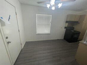 701 S Hunters Glen Cir in Arlington, TX - Building Photo - Building Photo