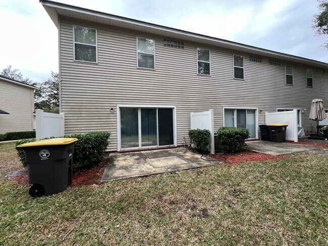 8548 Tower Falls Dr in Jacksonville, FL - Building Photo - Building Photo