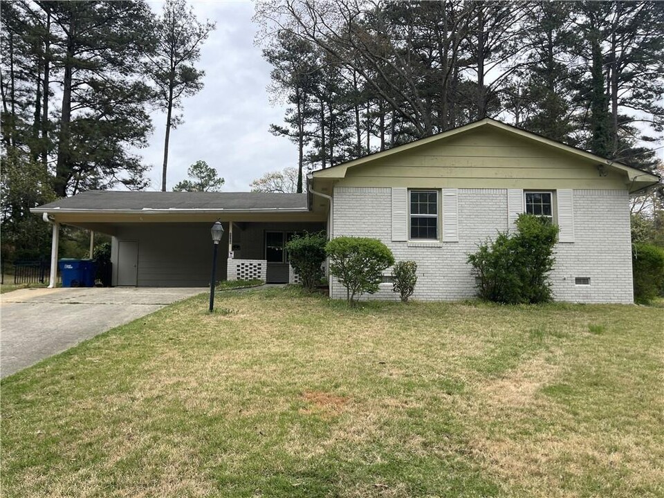 5358 The Savoy in College Park, GA - Building Photo