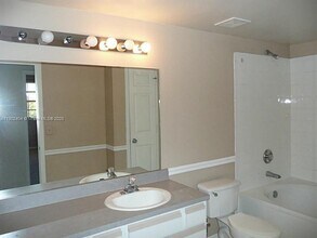 11701 SW 2nd St in Pembroke Pines, FL - Foto de edificio - Building Photo