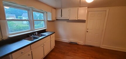4708 Summit Ave in Greensboro, NC - Foto de edificio - Building Photo