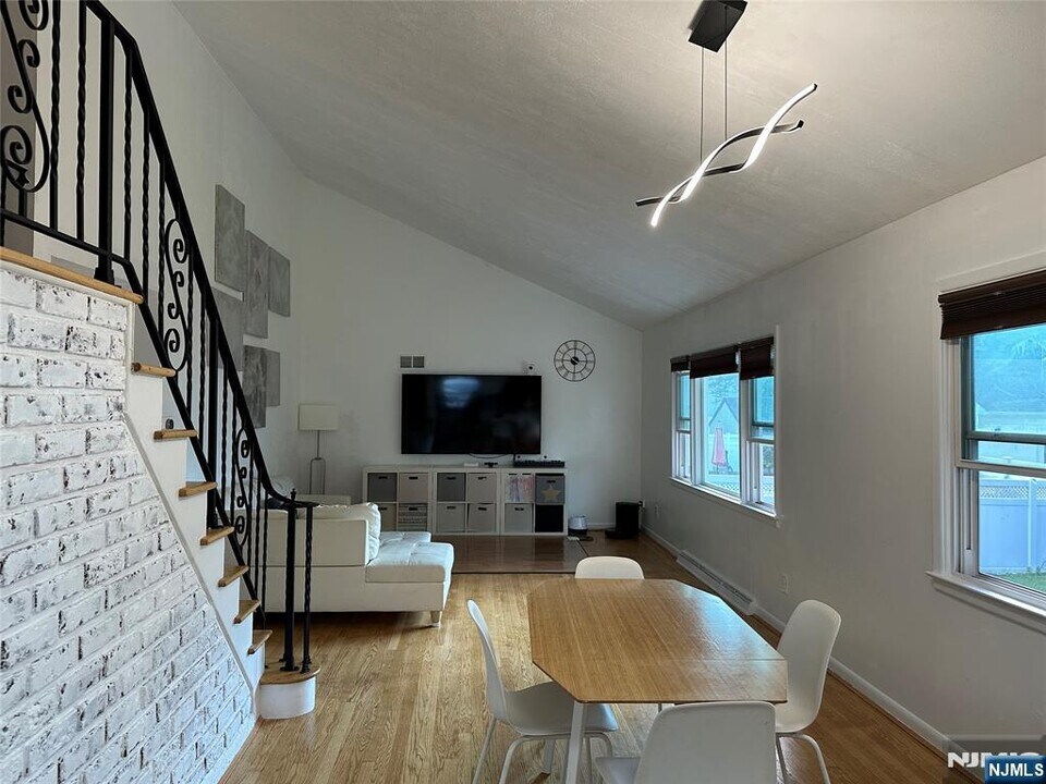 175 Veterans Dr in Northvale, NJ - Building Photo