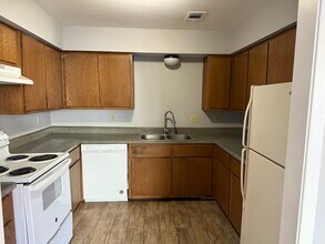 2819 Longmire Dr in College Station, TX - Building Photo - Building Photo