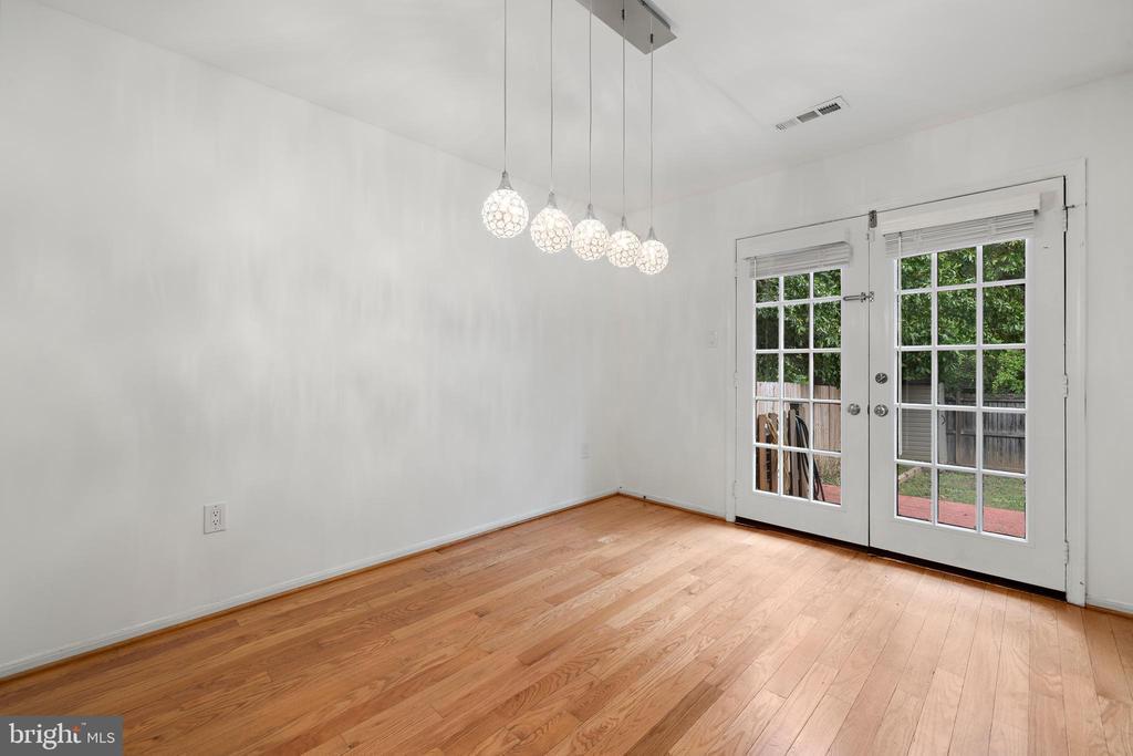 7547 Coddle Harbor Ln in Potomac, MD - Building Photo