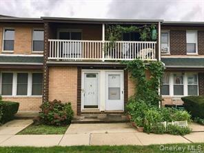 250 Artist Lake Dr in Middle Island, NY - Building Photo