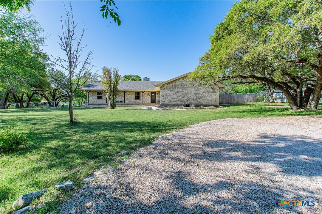 4063 Royal St in Salado, TX - Building Photo