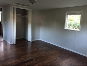 6833 25th Ave NE in Seattle, WA - Building Photo - Building Photo