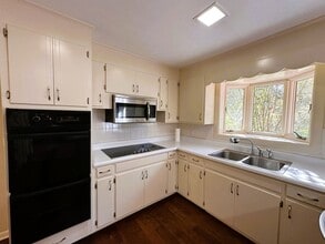 1084 Faust Ave in Ozark, AL - Building Photo - Building Photo