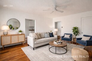 250 S Kenmore Ave, Unit 300 in Los Angeles, CA - Building Photo